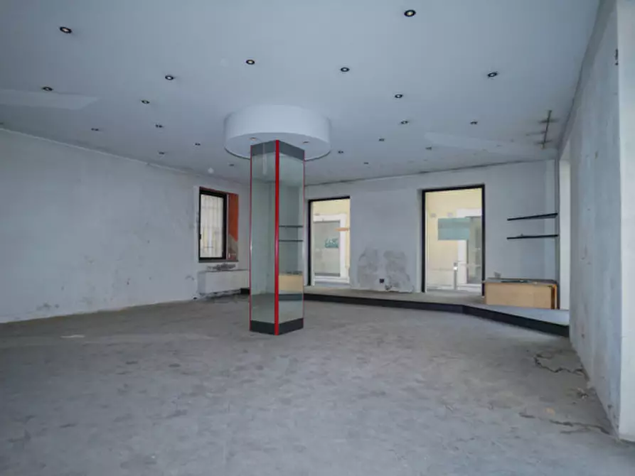 Immagine 6 di Negozio in vendita  in Via Filippo Rosa Morando, 7 a Verona