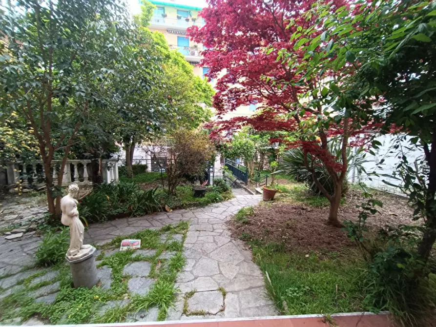 Immagine 10 di Villa in vendita  in centro a San Remo