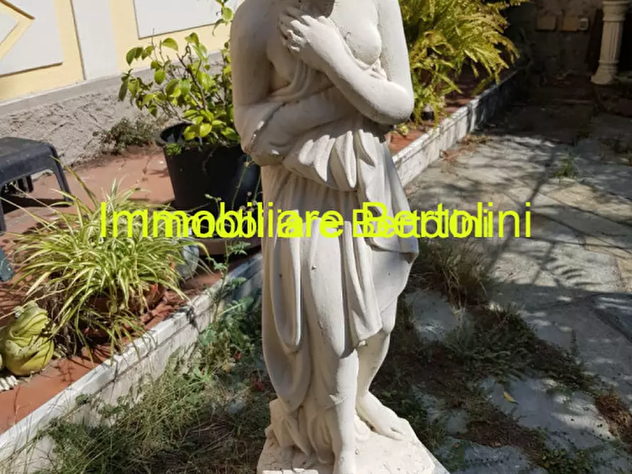 Immagine 15 di Villa in vendita  in centro a San Remo