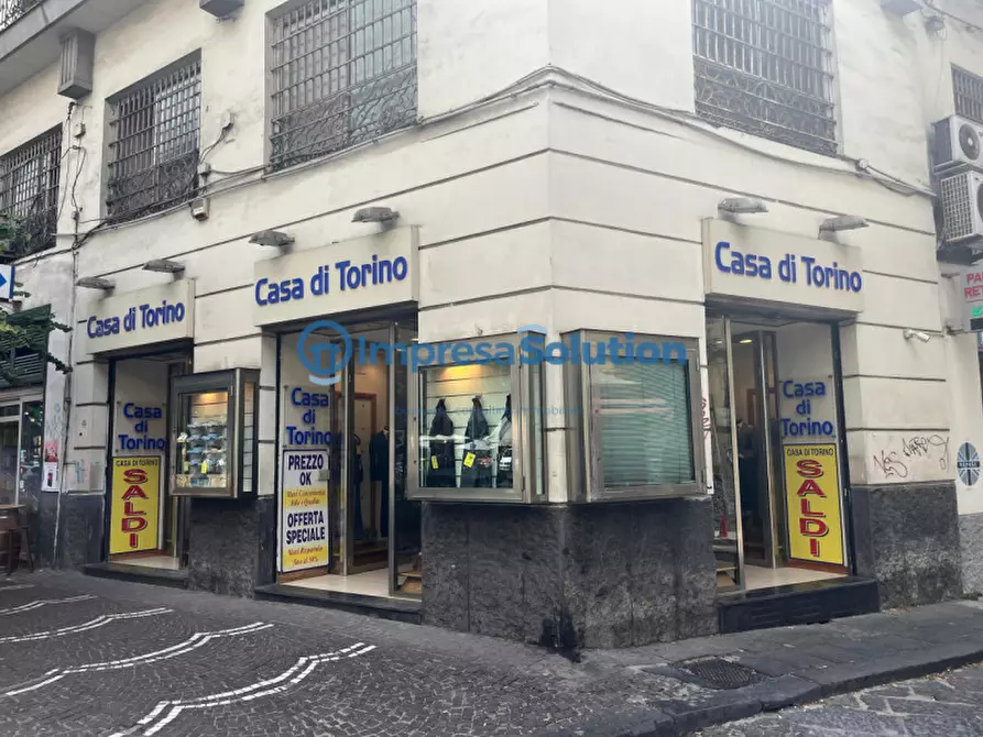 Immagine 1 di Negozio in affitto  in Corso Umberto I a Napoli