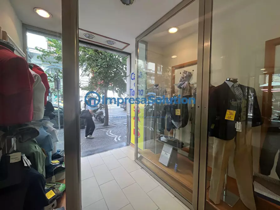 Immagine 23 di Negozio in affitto  in Corso Umberto I a Napoli