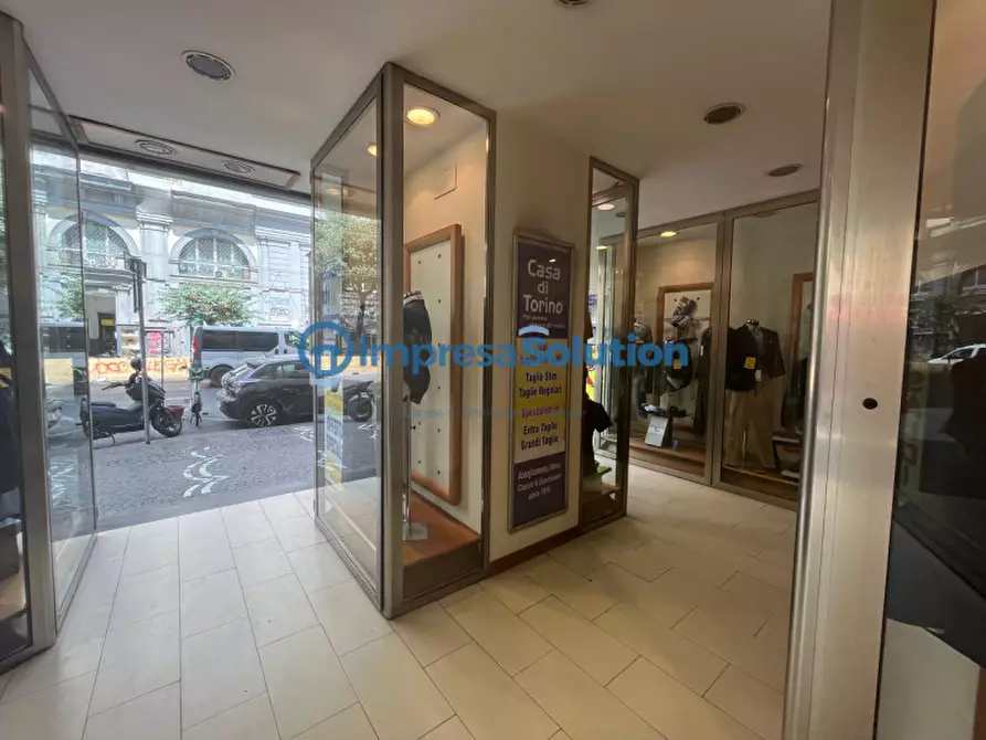 Immagine 24 di Negozio in affitto  in Corso Umberto I a Napoli