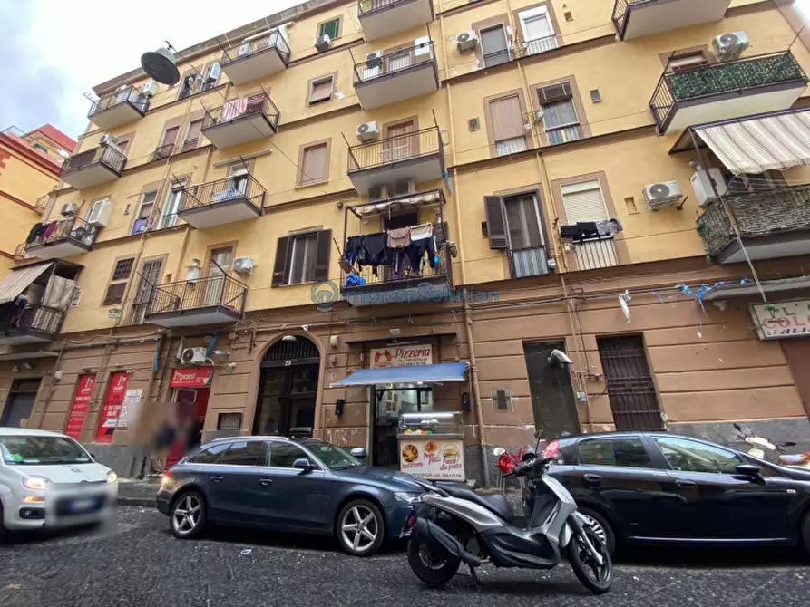 Immagine 1 di Attività commerciale in vendita  in Via Benedetto Cairoli a Napoli