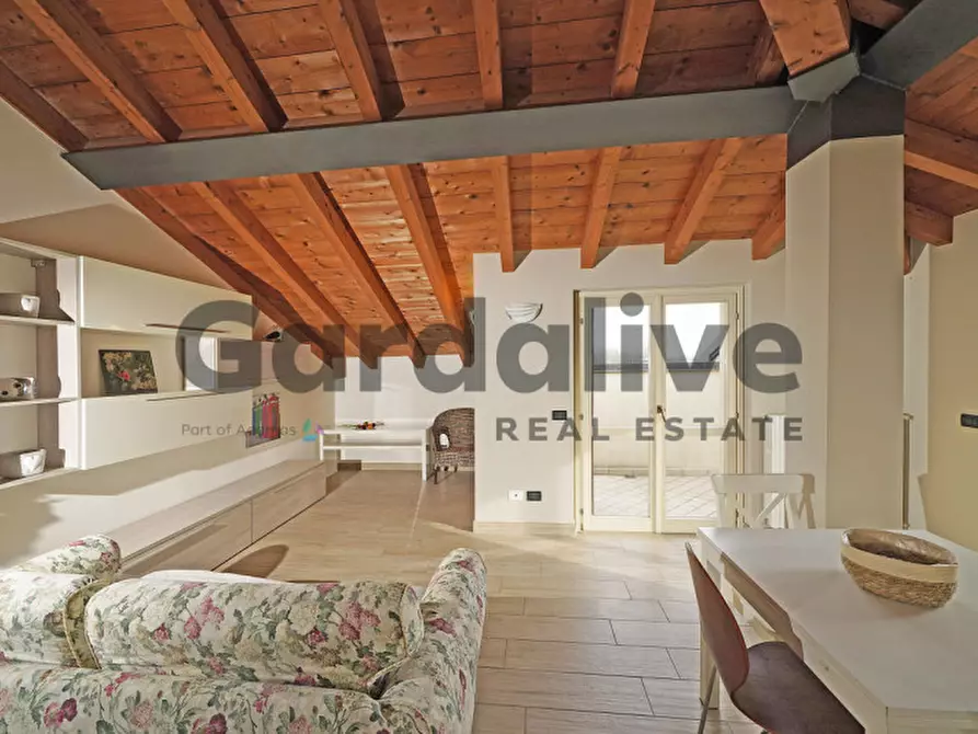 Immagine 3 di Appartamento in vendita  in Via Italo Barbieri a Padenghe Sul Garda