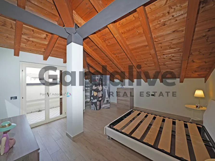 Immagine 10 di Appartamento in vendita  in Via Italo Barbieri a Padenghe Sul Garda