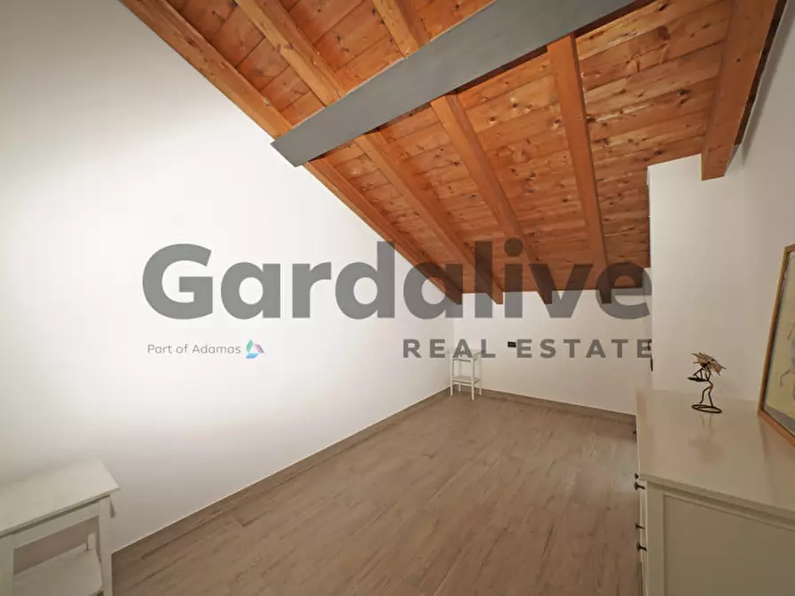 Immagine 11 di Appartamento in vendita  in Via Italo Barbieri a Padenghe Sul Garda