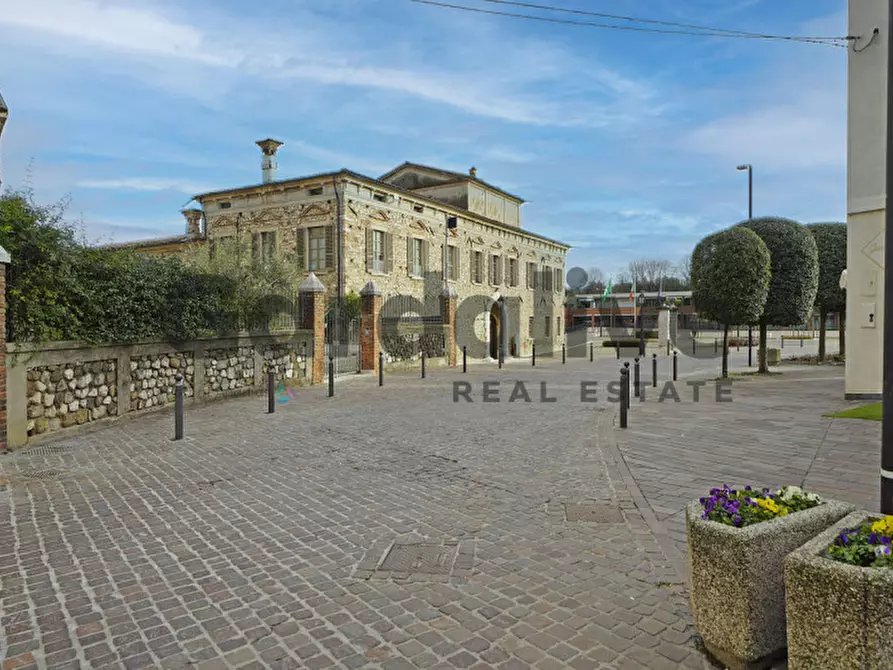 Immagine 22 di Appartamento in vendita  in Via Italo Barbieri a Padenghe Sul Garda