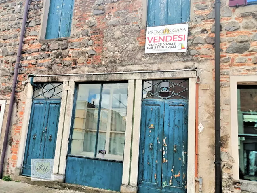 Immagine 2 di Palazzo in vendita  in Via Massimo D'Azeglio a Este