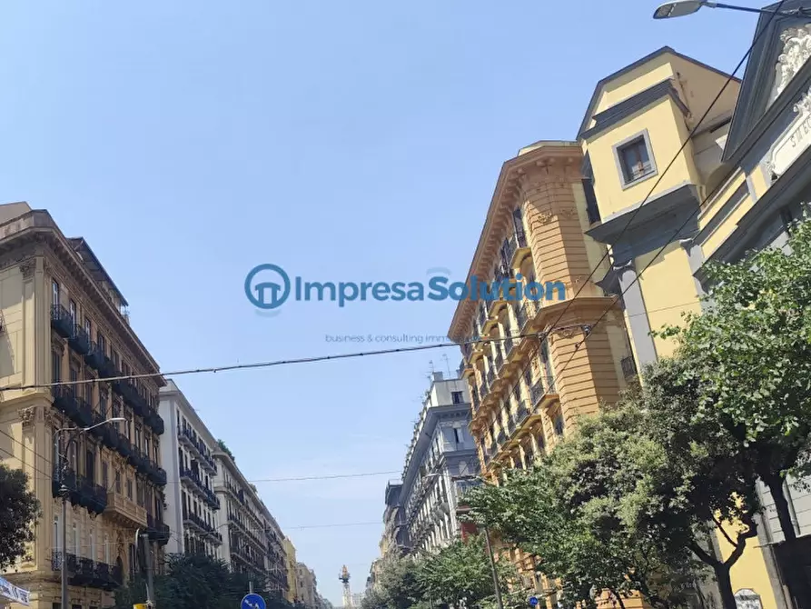 Immagine 10 di Negozio in affitto  in Corso Umberto I a Napoli