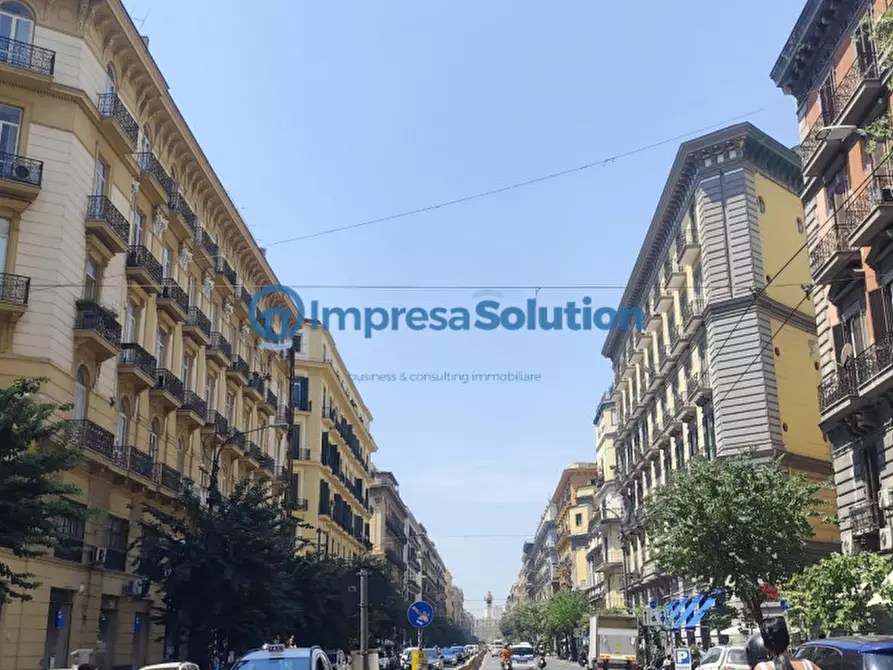 Immagine 13 di Negozio in affitto  in Corso Umberto I a Napoli