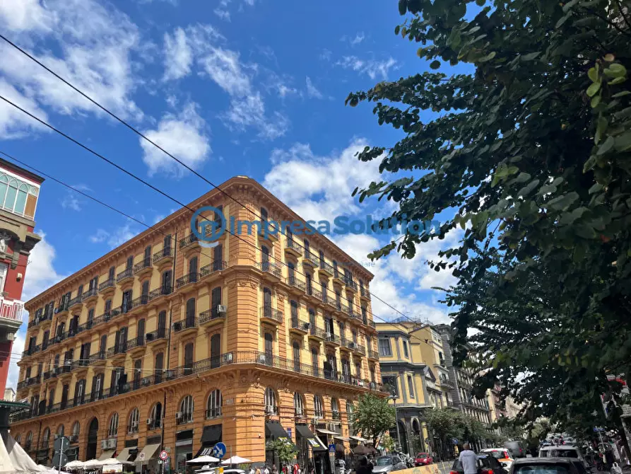 Immagine 1 di Negozio in affitto  in Corso Umberto I a Napoli