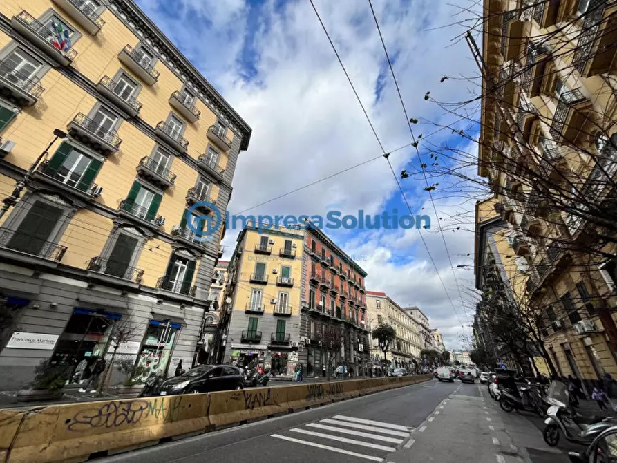 Immagine 10 di Negozio in affitto  in Corso Umberto I a Napoli