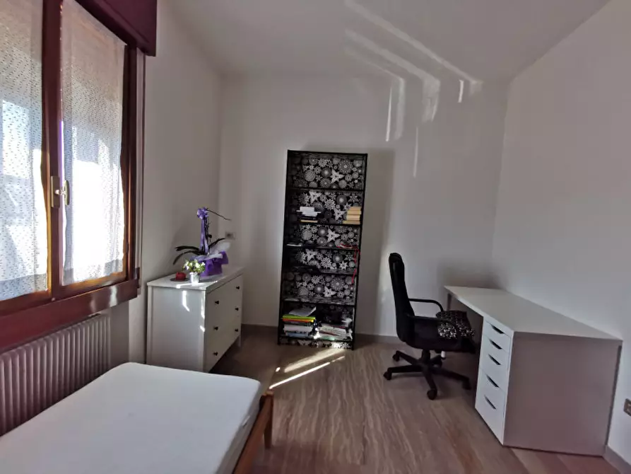 Immagine 2 di Camera in affitto  a Legnaro