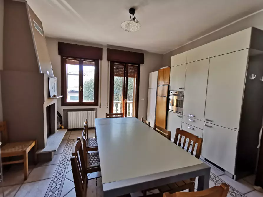 Immagine 5 di Camera in affitto  a Legnaro