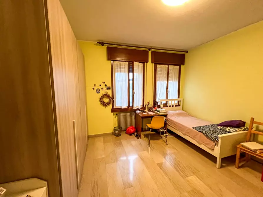 Immagine 11 di Camera in affitto  a Legnaro