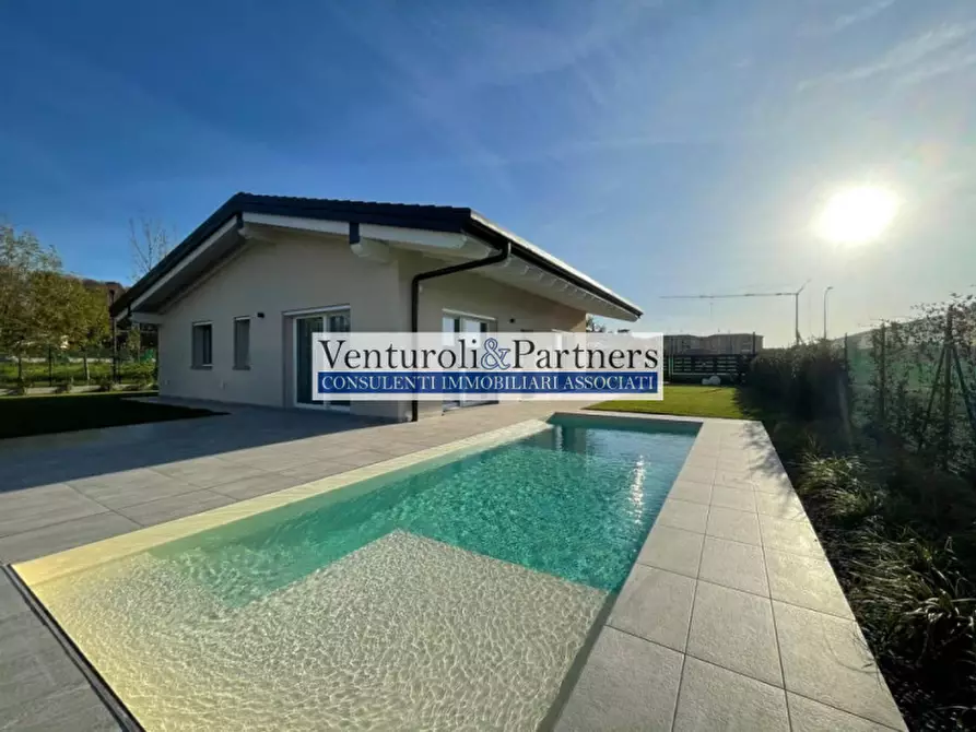 Immagine 1 di Villa in vendita  in via piave a Calvagese Della Riviera