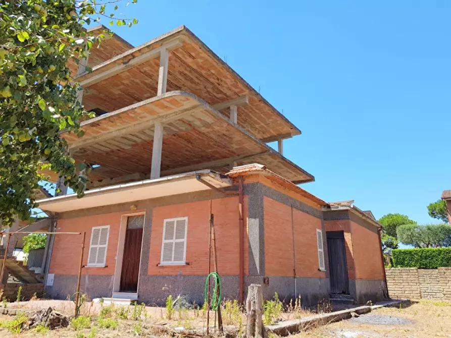 Immagine 2 di Palazzo in vendita  in via della Stazione di Cesano a Roma
