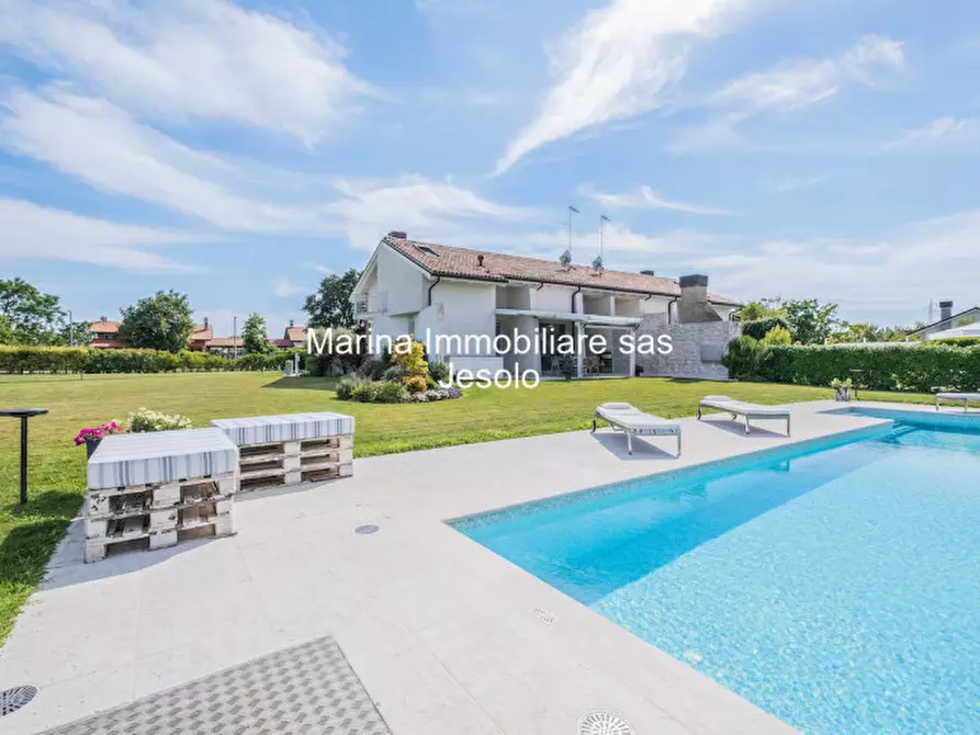 Immagine 2 di Villa in vendita  in via pazienti a Jesolo