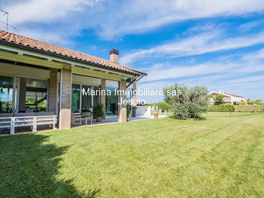 Immagine 8 di Villa in vendita  in via pazienti a Jesolo