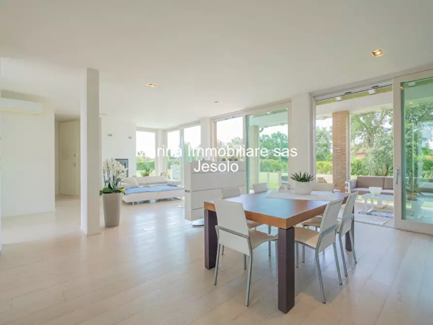 Immagine 10 di Villa in vendita  in via pazienti a Jesolo