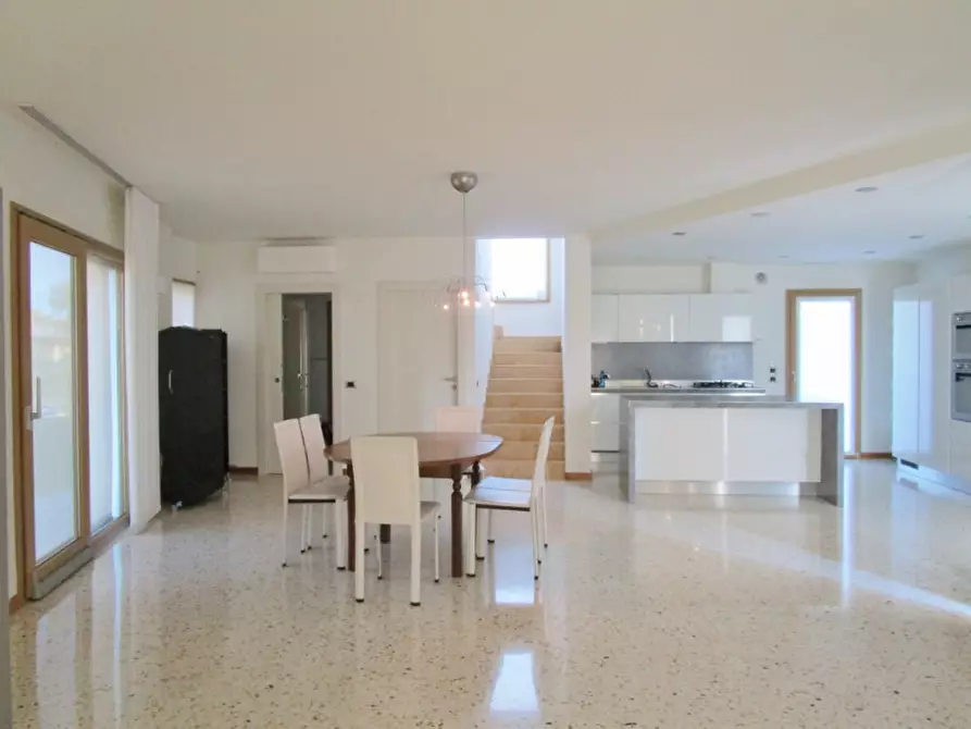 Immagine 1 di Casa bifamiliare in affitto  in via Giuseppe Roi a Montegalda