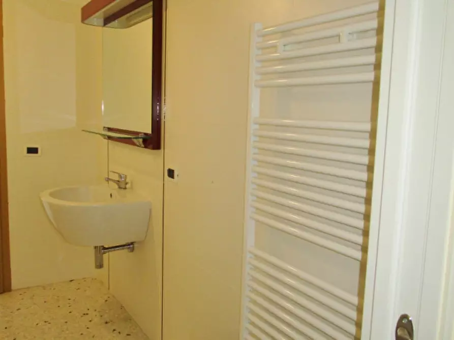 Immagine 13 di Casa bifamiliare in affitto  in via Giuseppe Roi a Montegalda