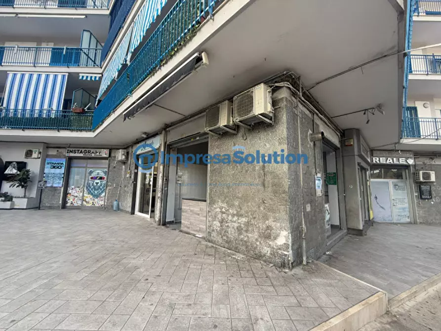 Immagine 3 di Negozio in affitto  in Via Michele Pietravalle a Napoli