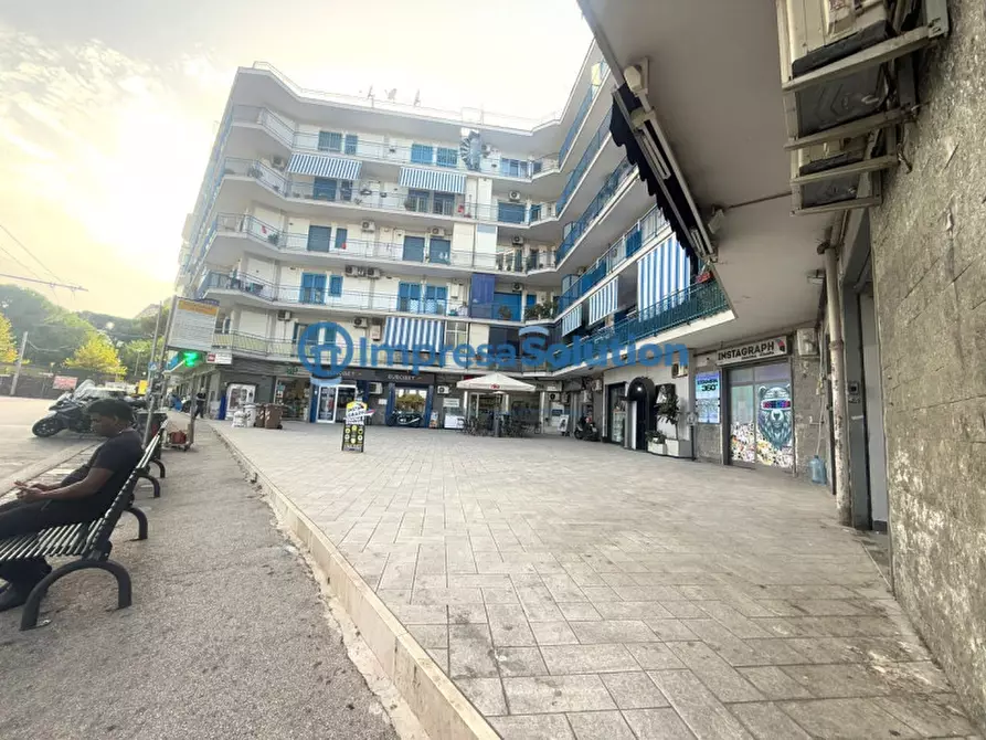 Immagine 4 di Negozio in affitto  in Via Michele Pietravalle a Napoli