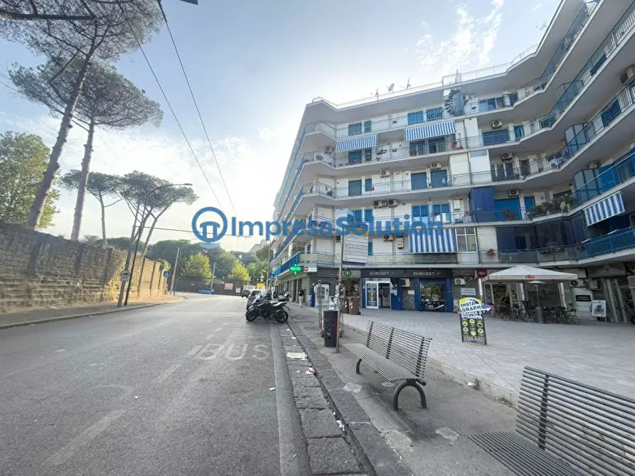 Immagine 6 di Negozio in affitto  in Via Michele Pietravalle a Napoli