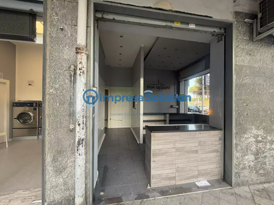 Immagine 13 di Negozio in affitto  in Via Michele Pietravalle a Napoli