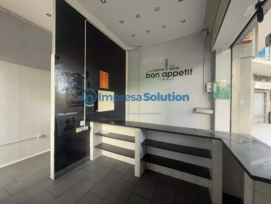 Immagine 16 di Negozio in affitto  in Via Michele Pietravalle a Napoli