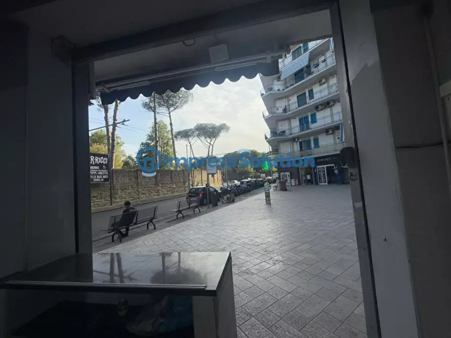Immagine 19 di Negozio in affitto  in Via Michele Pietravalle a Napoli