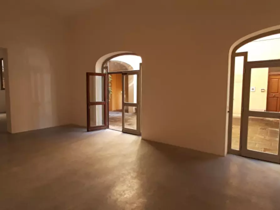 Immagine 1 di Negozio in affitto  in PIAZZA D'AZEGLIO a Firenze