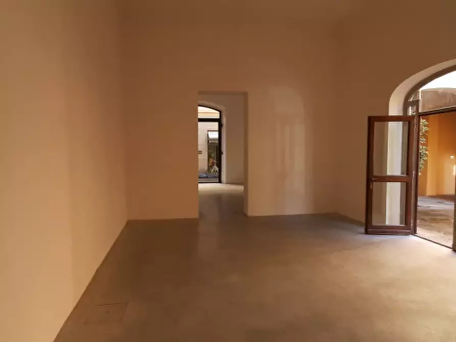 Immagine 2 di Negozio in affitto  in PIAZZA D'AZEGLIO a Firenze