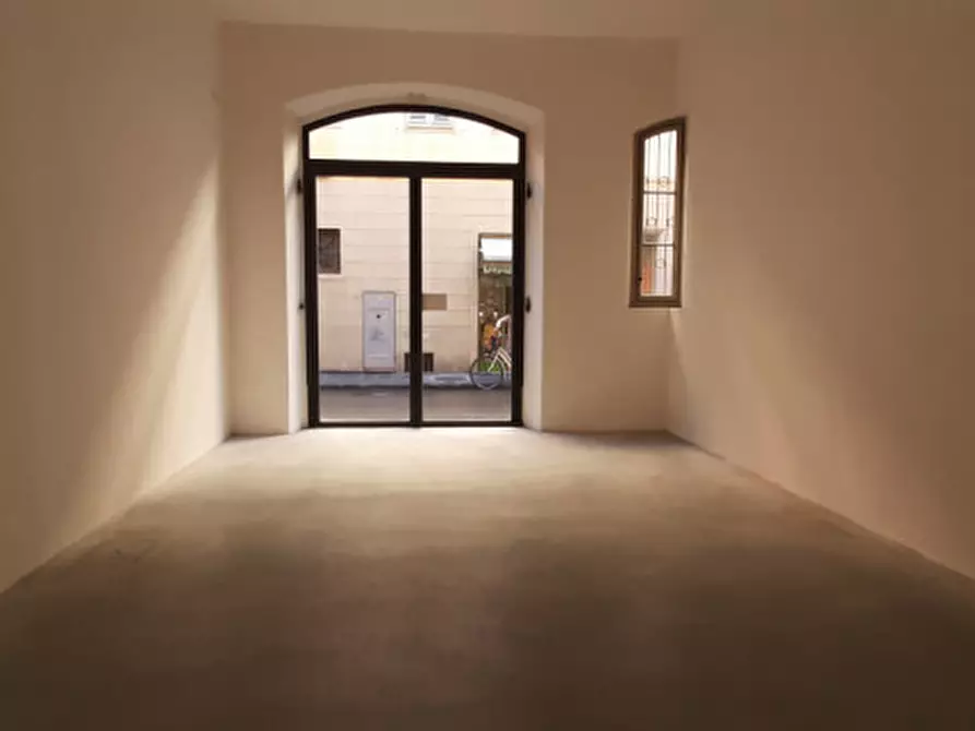 Immagine 3 di Negozio in affitto  in PIAZZA D'AZEGLIO a Firenze