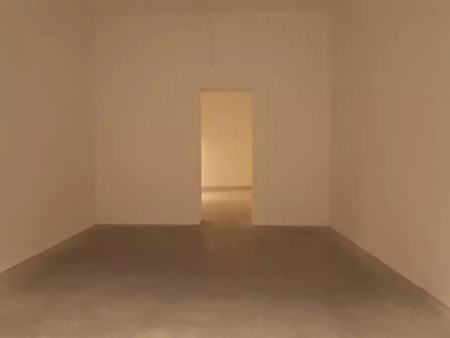 Immagine 4 di Negozio in affitto  in PIAZZA D'AZEGLIO a Firenze