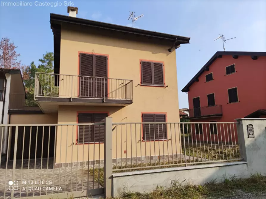 Immagine 5 di Villa in vendita  in via Roma a Castelletto Di Branduzzo