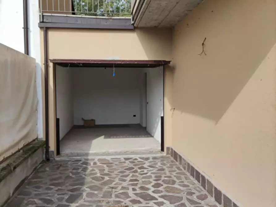 Immagine 24 di Villa in vendita  in via Roma a Castelletto Di Branduzzo