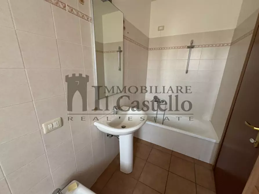 Immagine 11 di Appartamento in vendita  a Castiglione Del Lago