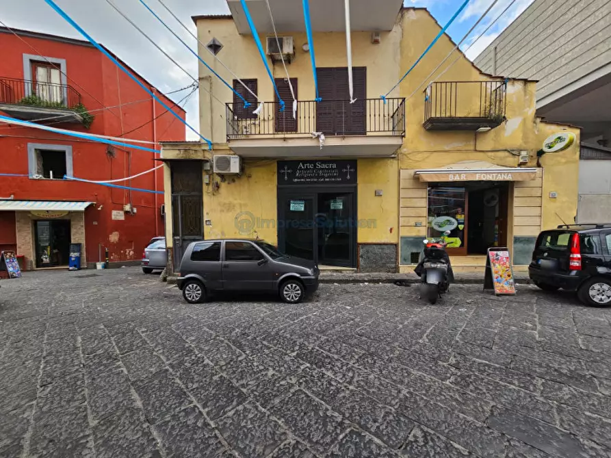 Immagine 1 di Negozio in affitto  in Via Parroco Simeoli a Napoli