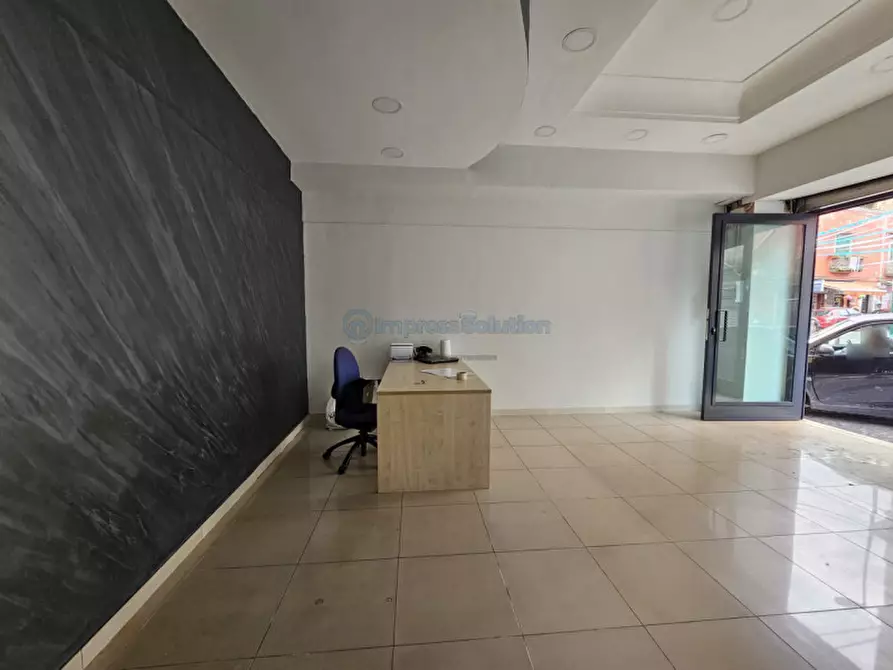 Immagine 9 di Negozio in affitto  in Via Parroco Simeoli a Napoli