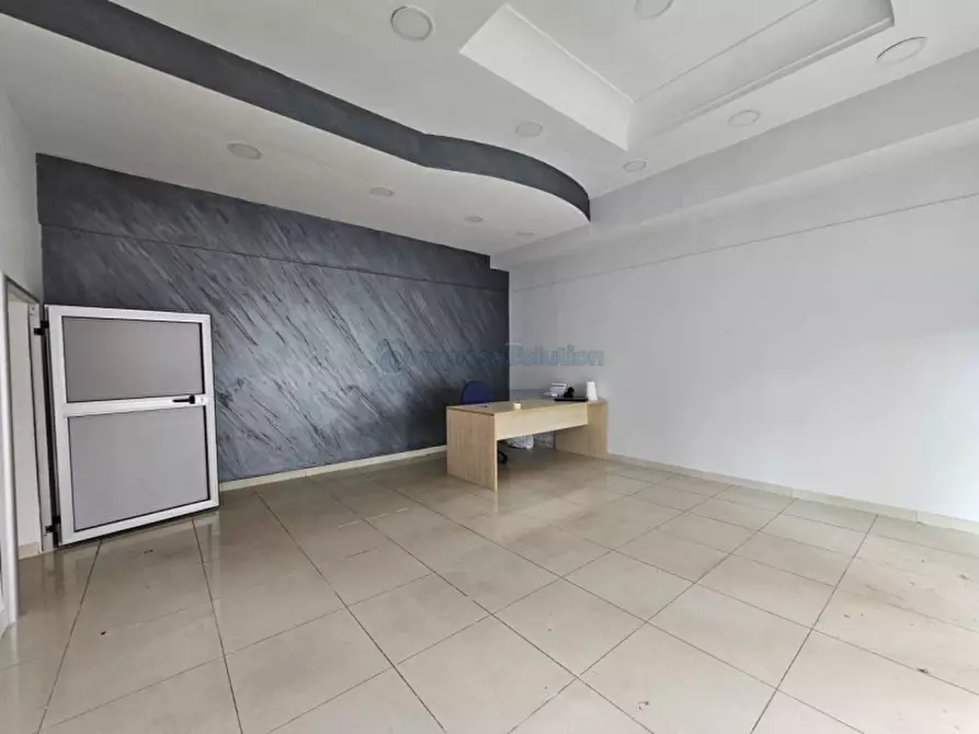 Immagine 12 di Negozio in affitto  in Via Parroco Simeoli a Napoli