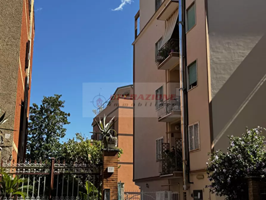 Immagine 2 di Monolocale in vendita  in via di torrevecchia a Roma