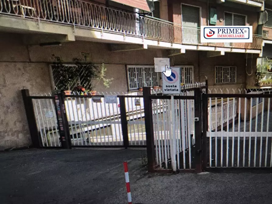 Immagine 8 di Garage in vendita  in Via Roberto Michels a Roma