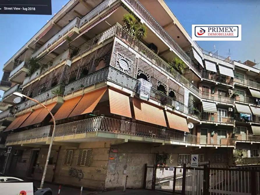 Immagine 1 di Garage in vendita  in Via Roberto Michels a Roma