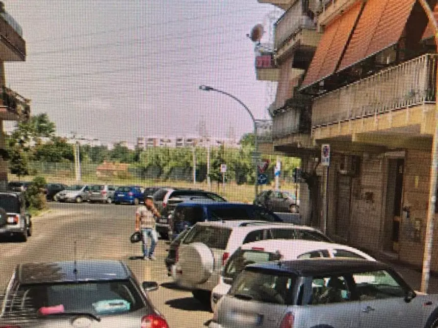 Immagine 5 di Garage in vendita  in Via Roberto Michels a Roma