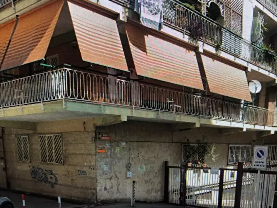 Immagine 6 di Garage in vendita  in Via Roberto Michels a Roma