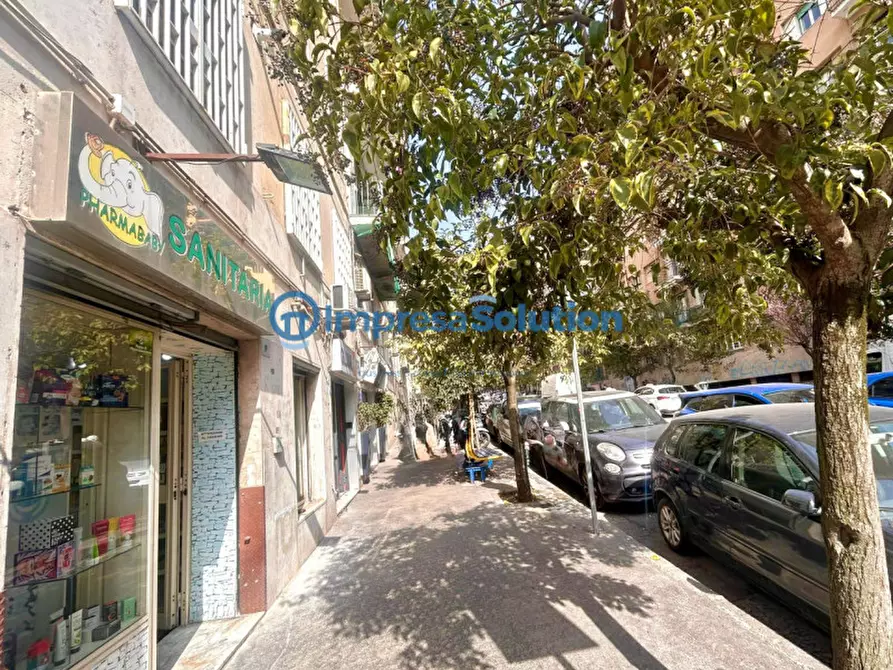 Immagine 2 di Negozio in vendita  in Via Ugo Niutta a Napoli