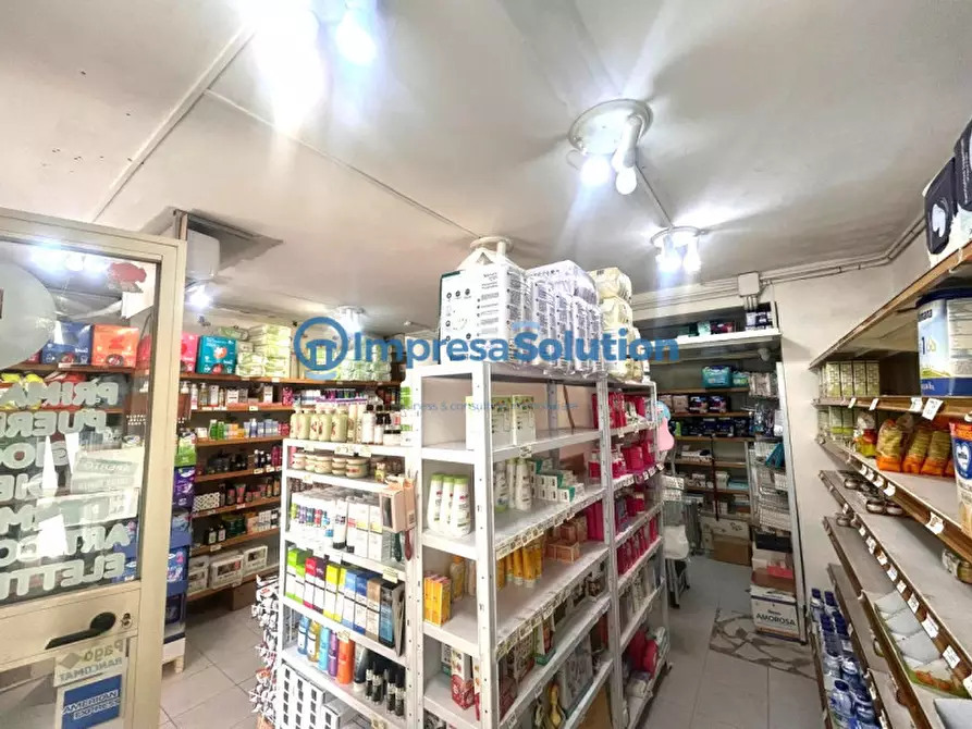 Immagine 7 di Negozio in vendita  in Via Ugo Niutta a Napoli