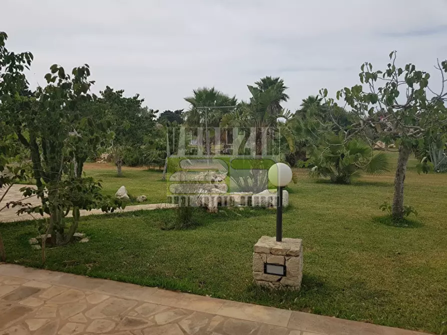 Immagine 2 di Bed & Breakfast in vendita  a Portopalo Di Capo Passero